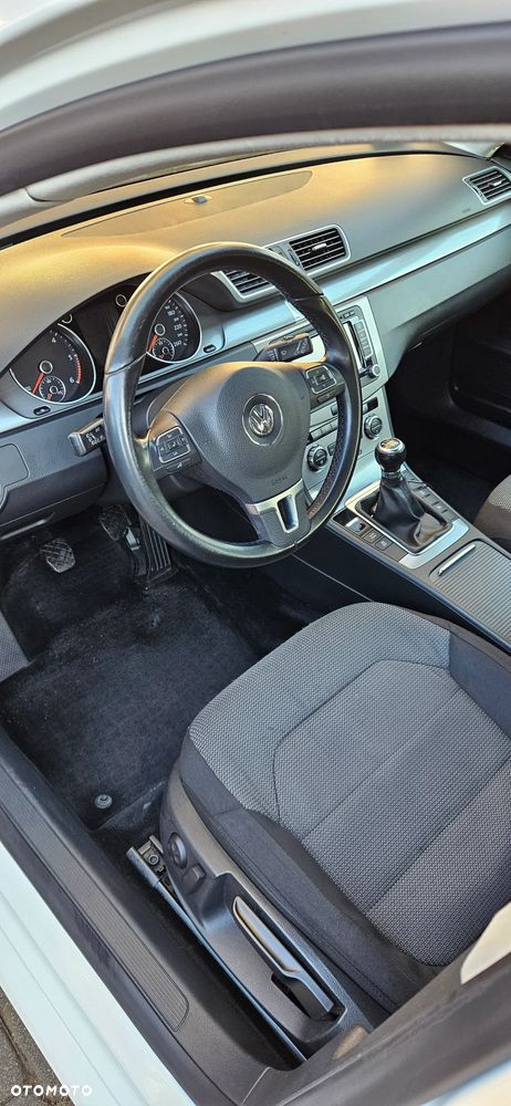 Volkswagen Passat 1.6 TDI BlueMotion Technology Comfortline - 13