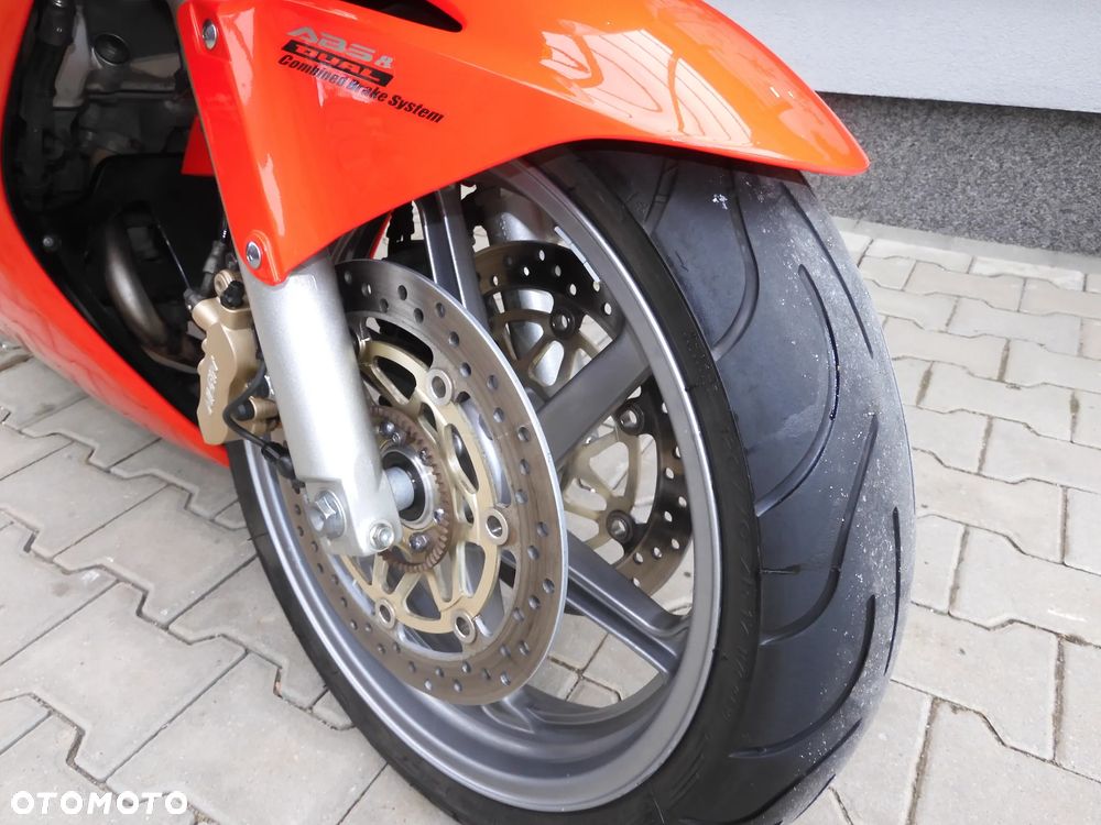 Honda VFR - 4
