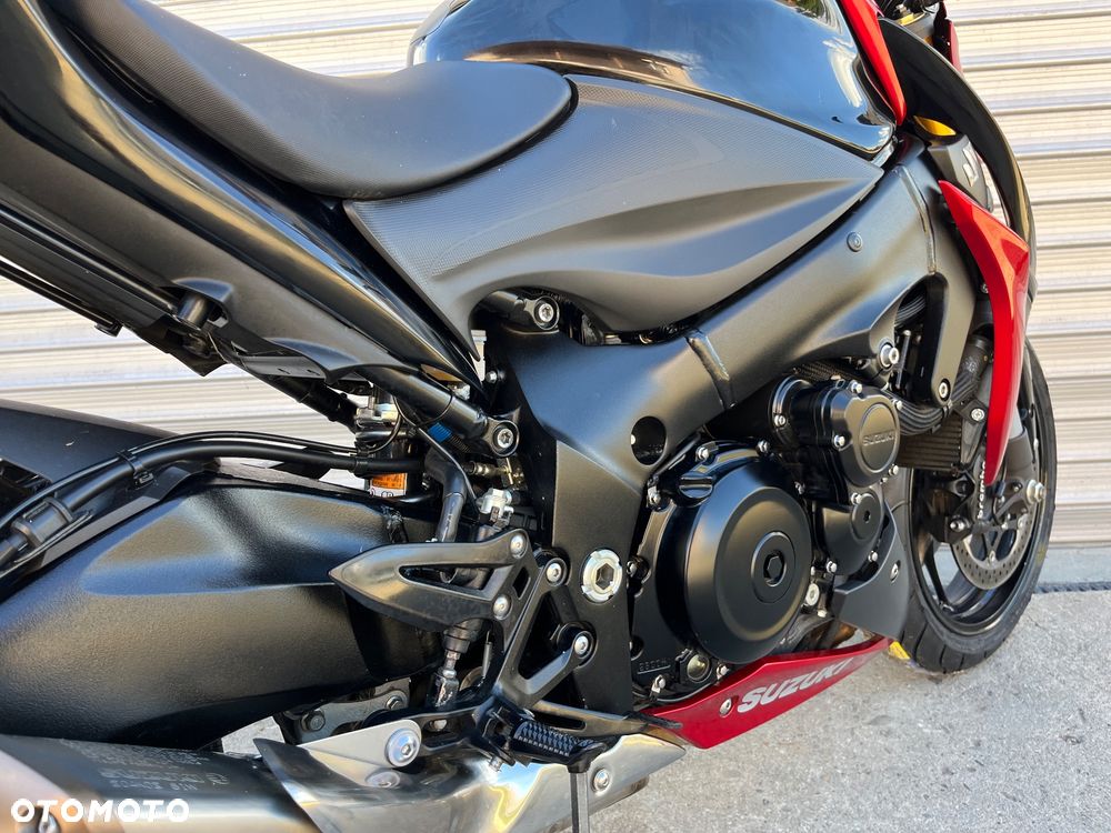 Suzuki GSX 1000 - 12