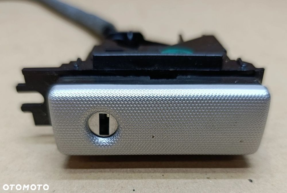 Cayenne I zamek przycisk linka schowka pasażera lift Porsche - 2