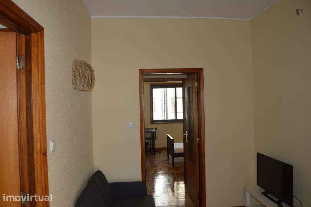 Quarto - localizado em Paranhos Porto - Grande imagem: 2/15