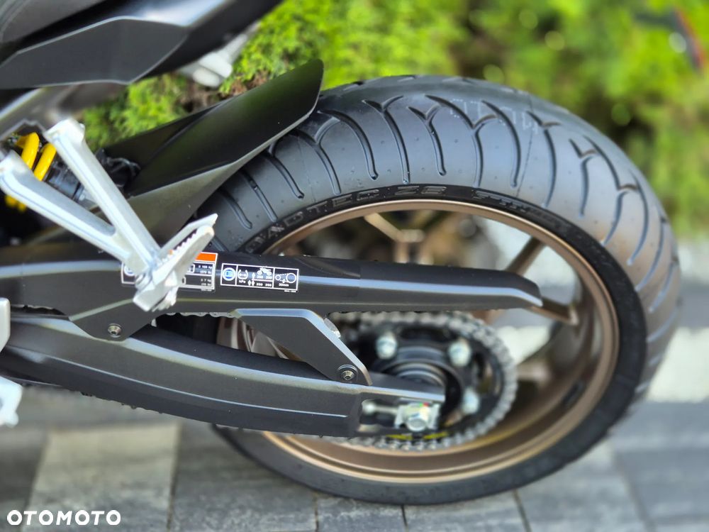 Honda CB - 23
