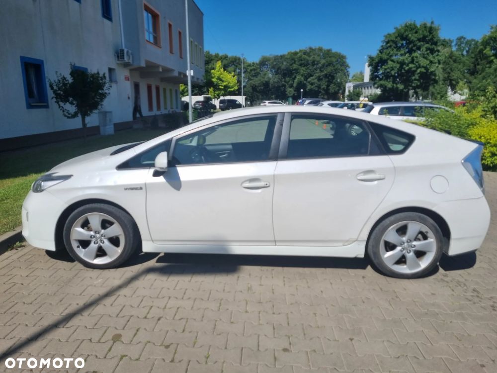Toyota Prius (Hybrid) Executive - 10