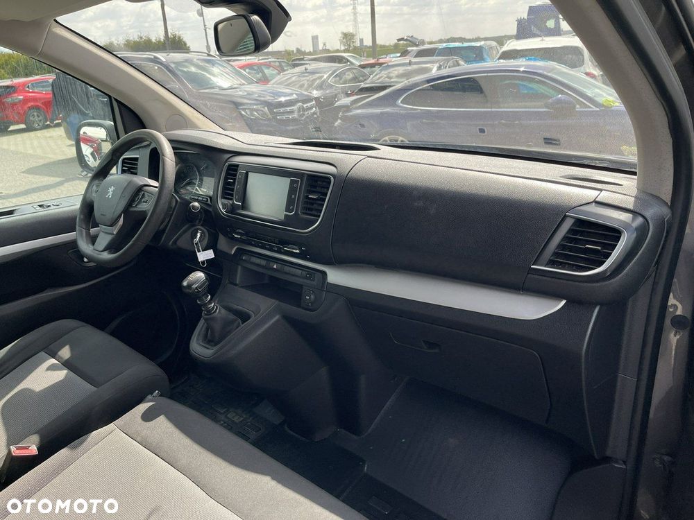 Peugeot Traveller - 10