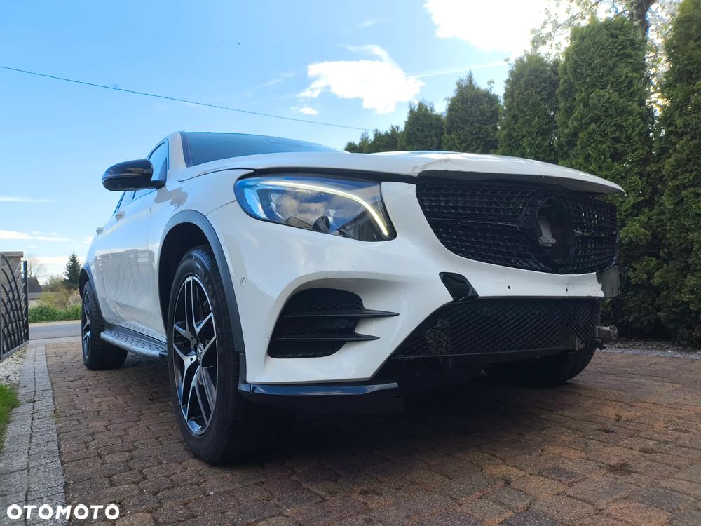 Mercedes-Benz GLC 300 4Matic 9G-TRONIC AMG Line - 13