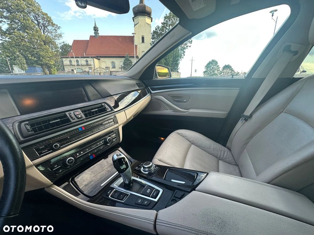 BMW Seria 5 528i xDrive - 10