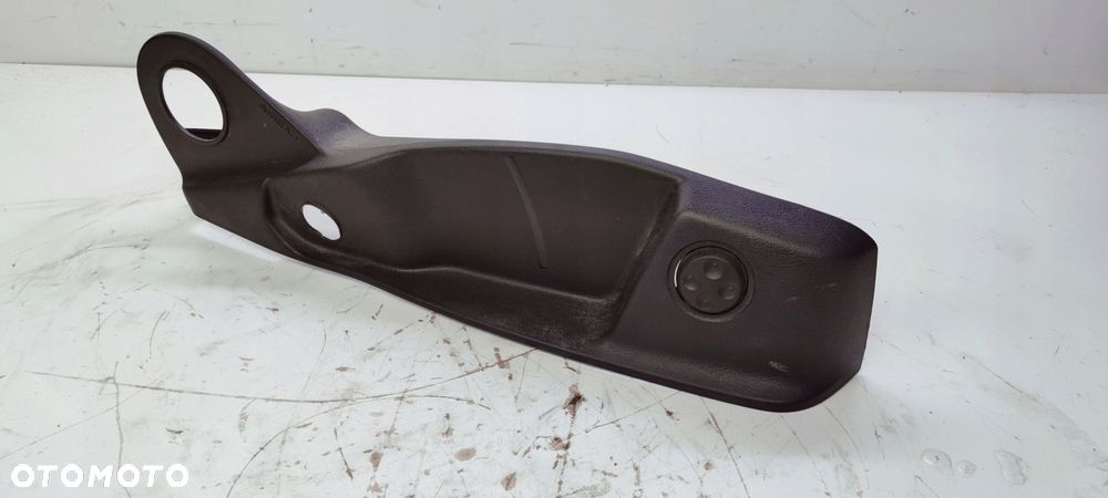 OSŁONA ZAŚLEPKA FOTELA PRAWA AUDI A4 B9 8W0881326A - 2