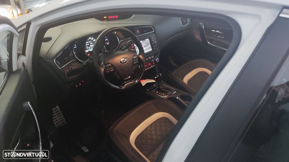 Kia Ceed SW 1.6 CRDi 136 DCT ISG GT Line - 24