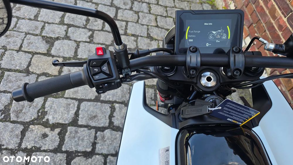 Husqvarna Vitpilen - 23