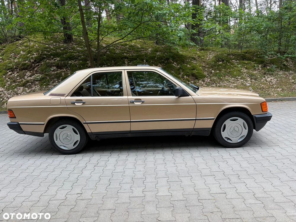 Mercedes-Benz W201 (190) - 7