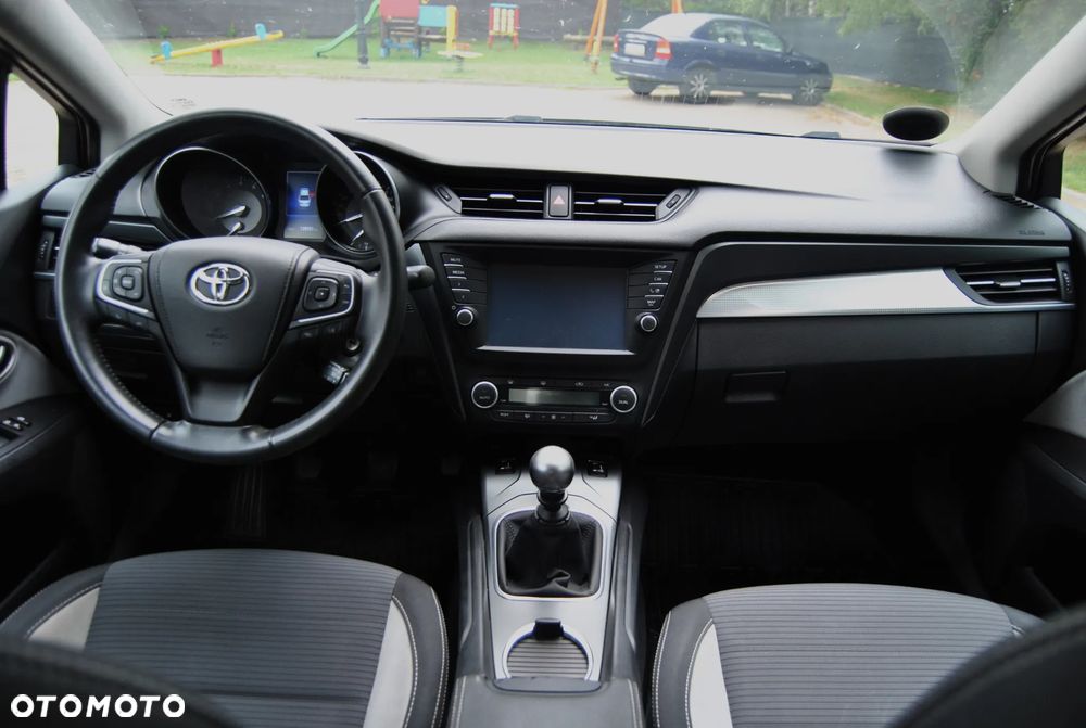 Toyota Avensis 1.8 Sol NAVI - 9