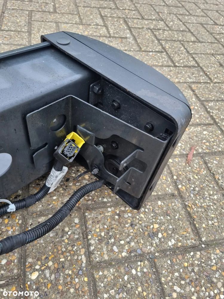 IVECO DAILY BELKA ZDERZAK TYŁ PARKTRONIC NOWY - 7