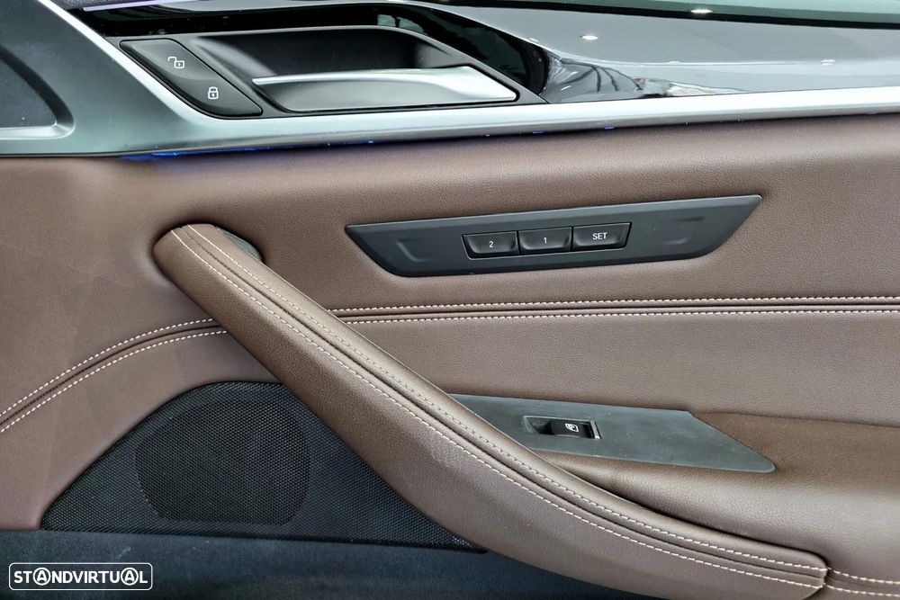 BMW 530 e Pack Desportivo M - 23