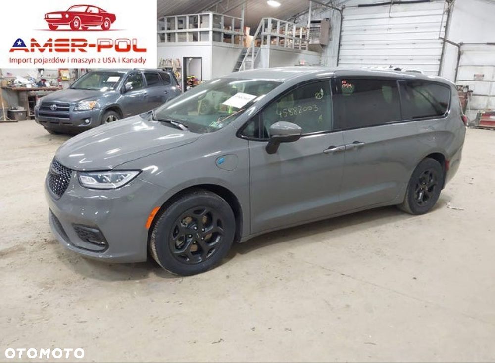 Chrysler Pacifica - 1