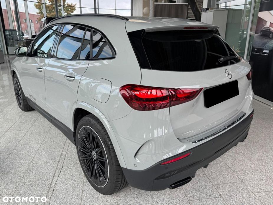 Mercedes-Benz GLA 200 AMG Line - 4
