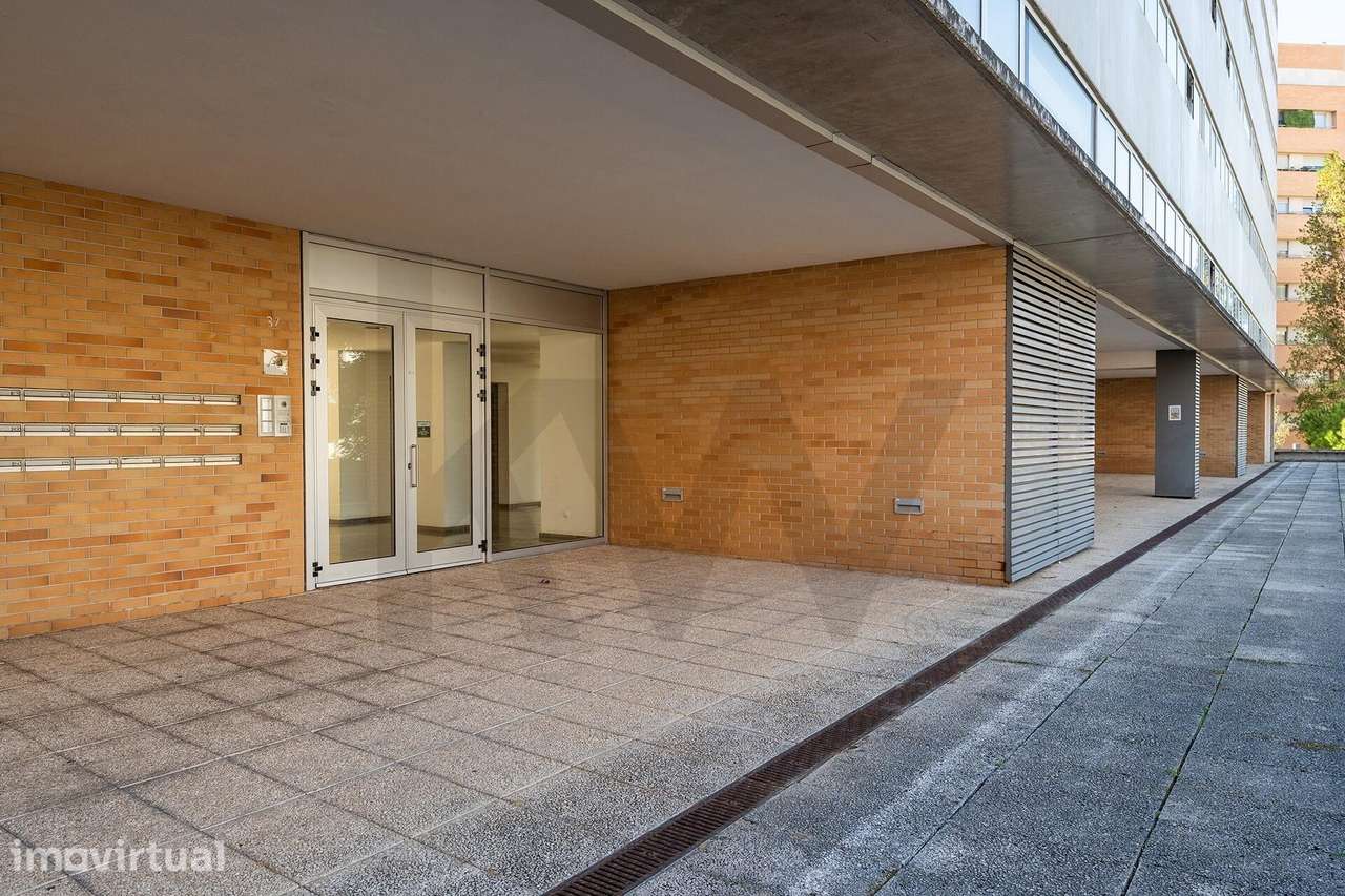 T3 Luminoso com 2 Estacionamentos, Arrecadação e Jardim privado | Alta - Grande imagem: 5/45