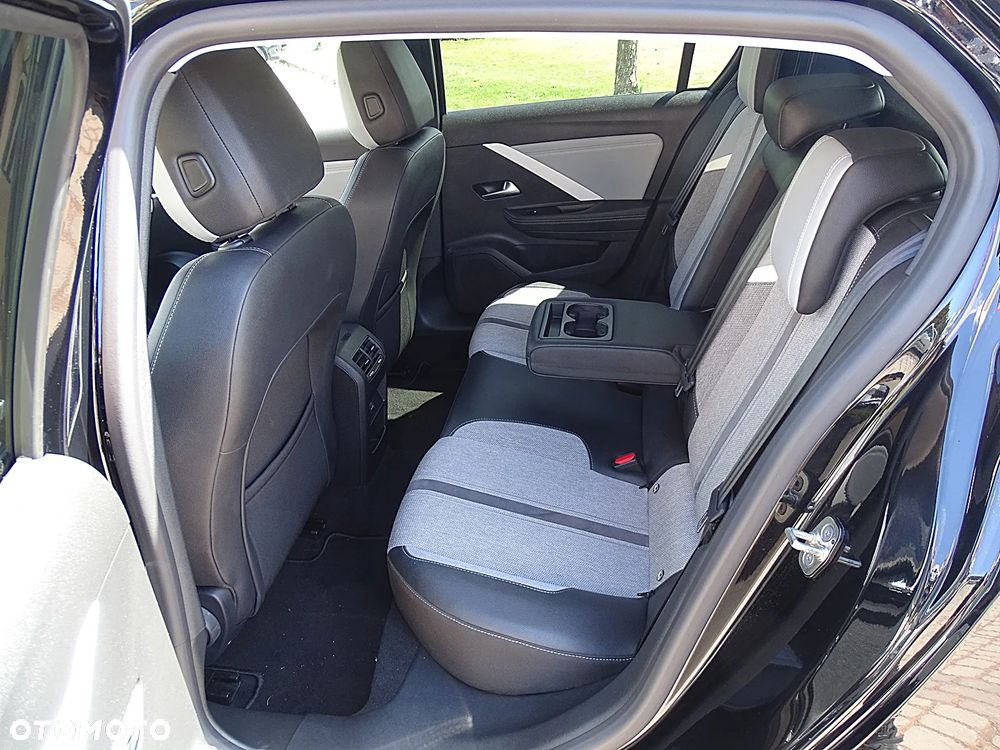 Opel Astra 1.2 Turbo GS - 6