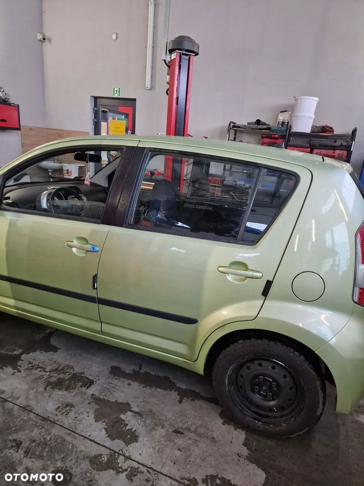 Daihatsu Sirion - 2