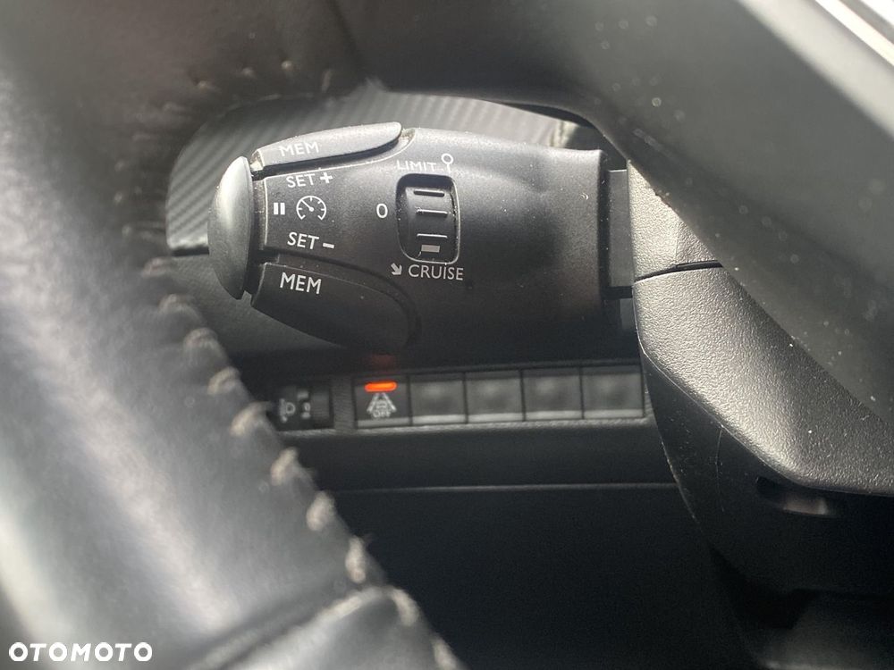 Peugeot 2008 1.2 PureTech GT Line S&S - 26