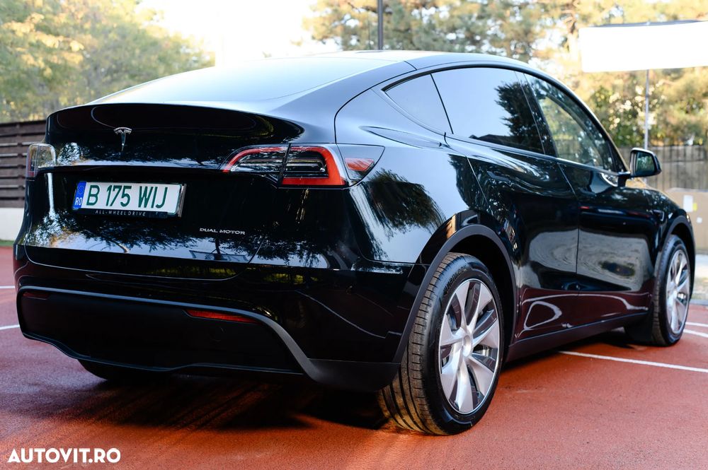 Tesla Model Y - 6