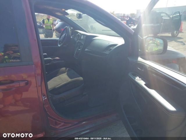 Dodge Grand Caravan - 32