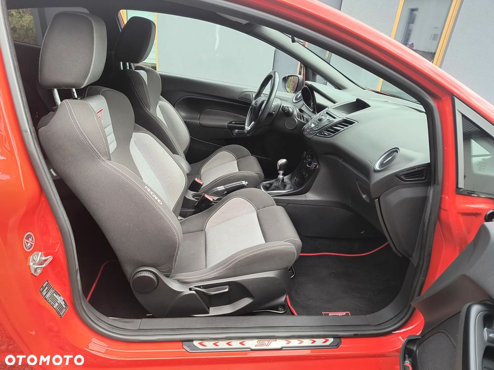 Ford Fiesta ST - 10