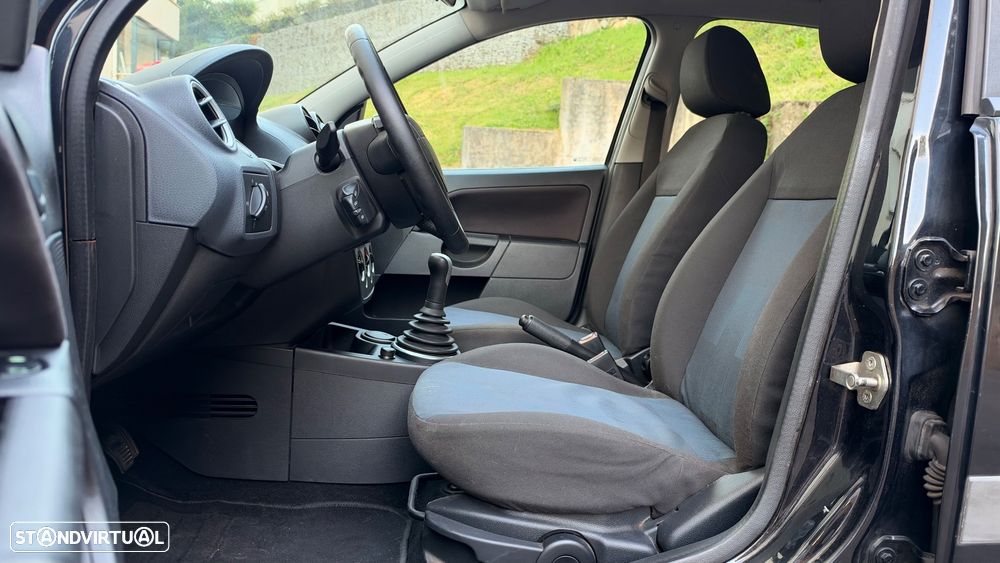 Ford Fiesta 1.25 Ghia - 19