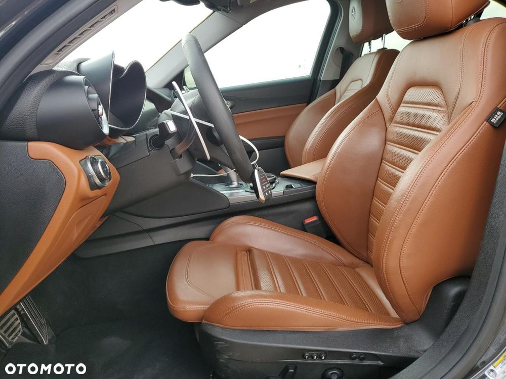 Alfa Romeo Giulia - 7