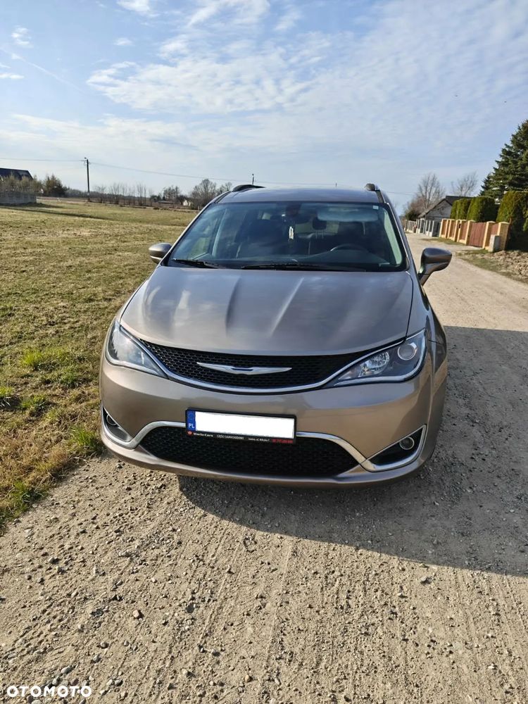 Chrysler Pacifica - 1