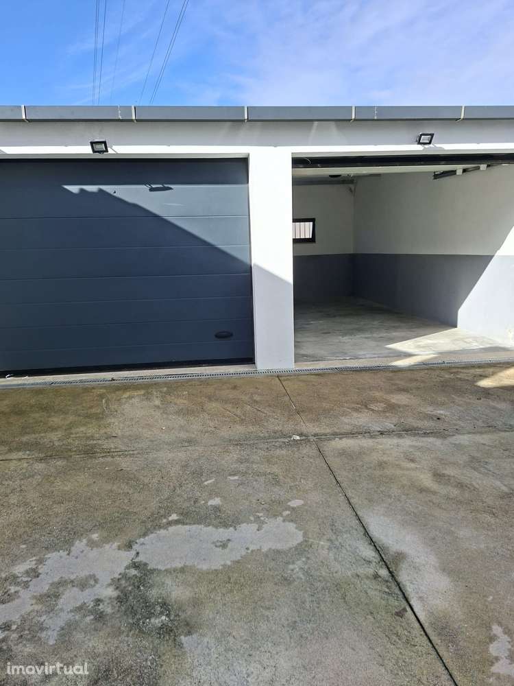 Garagem para retém em Baguim do Monte - Grande imagem: 2/3