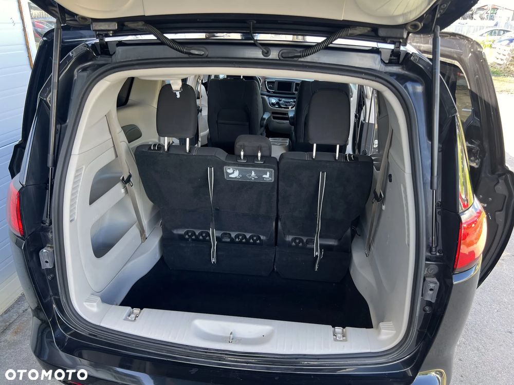 Chrysler Pacifica - 16
