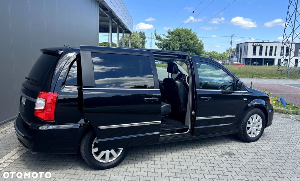 Chrysler Town & Country 3.6 Limited - 19