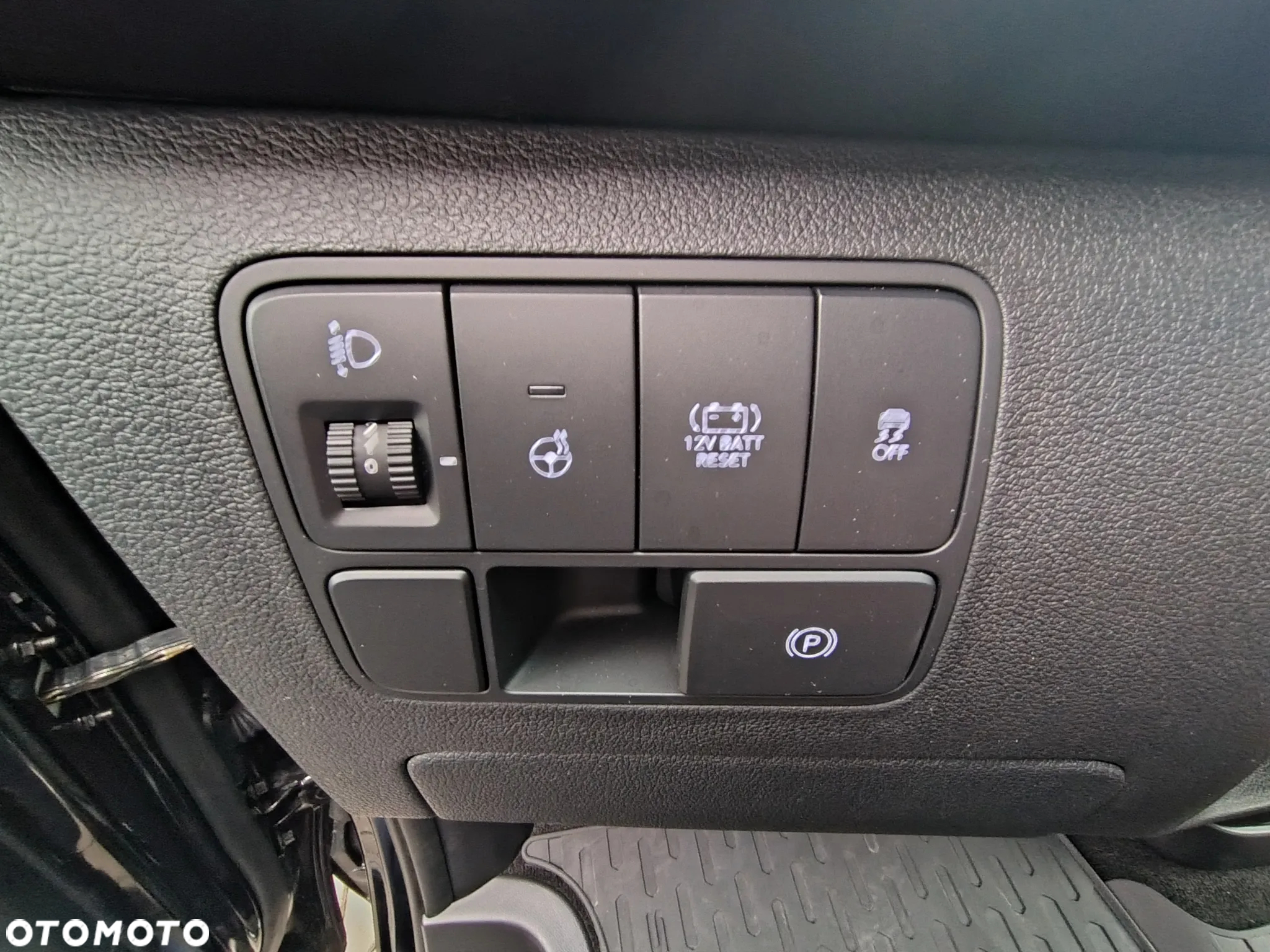 Hyundai Staria 1.6 T-GDI HEV Luxury - 16