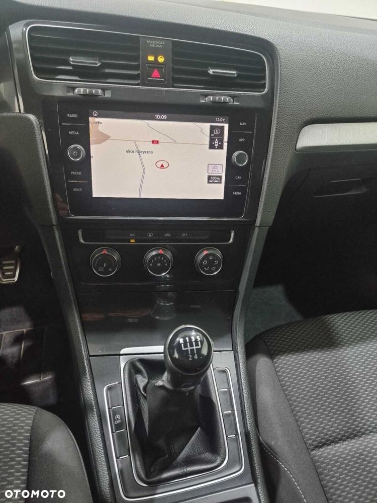 Volkswagen Golf - 22