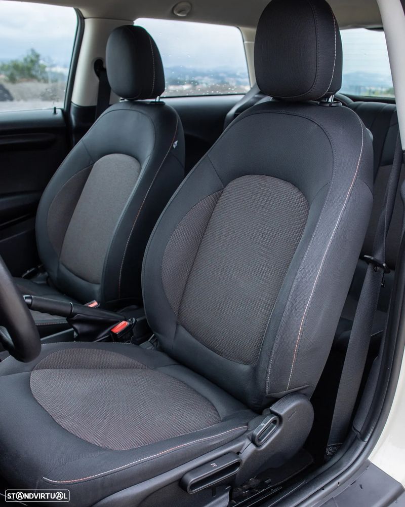 MINI 3 Portas One D - 12