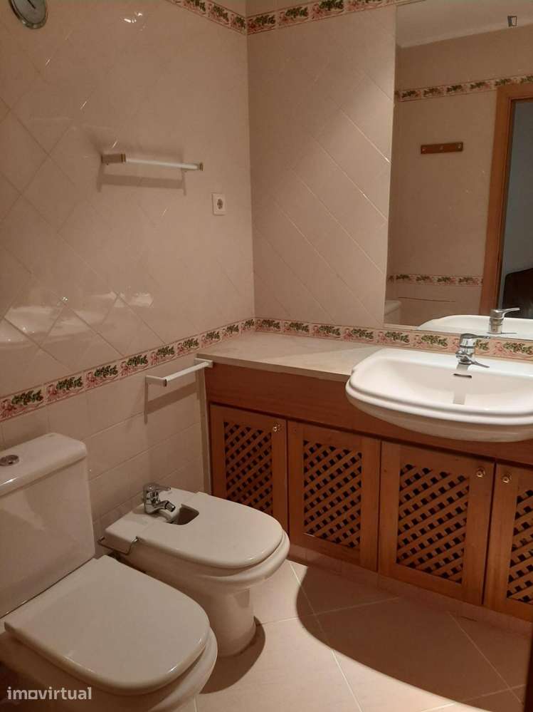 Quarto - localizado em Caparica Lisbon - Grande imagem: 2/14