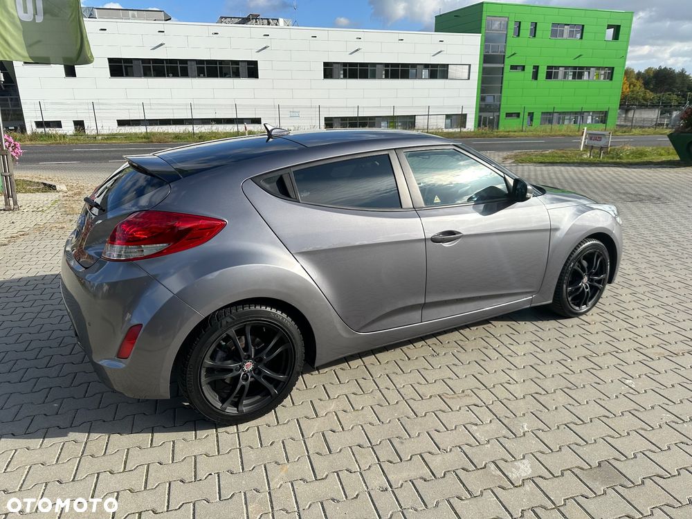 Hyundai Veloster - 27