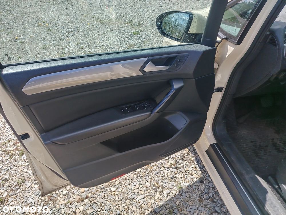 Volkswagen Touran - 21