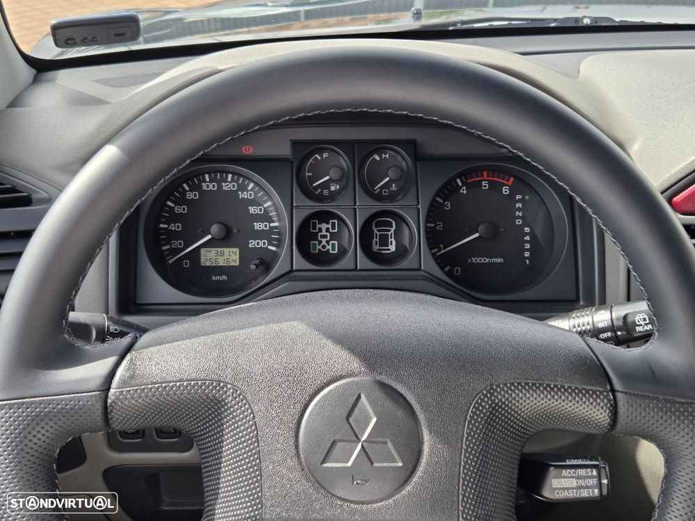 Mitsubishi Pajero 3.2 DI-D Auto Liberty - 17