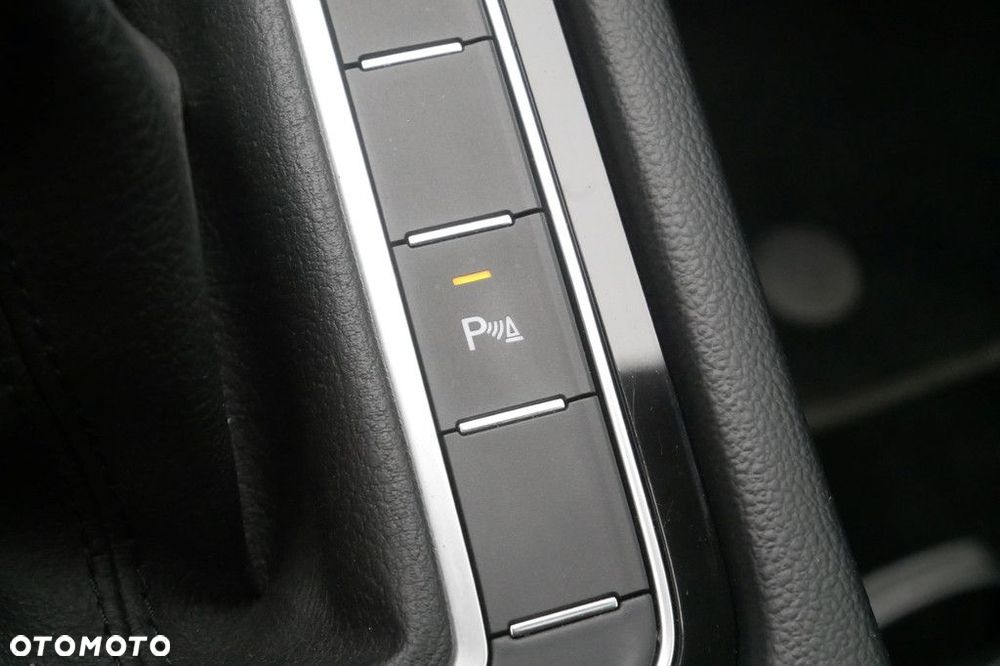 Volkswagen Passat Variant 2.0 TDI EVO Business - 19