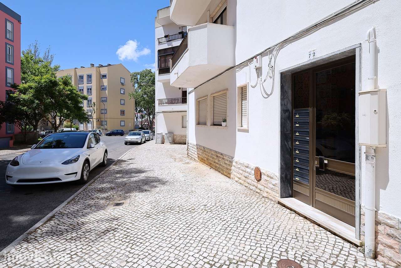 T2 - Apartamento com Varanda - Alapraia – Estoril - Grande imagem: 2/34