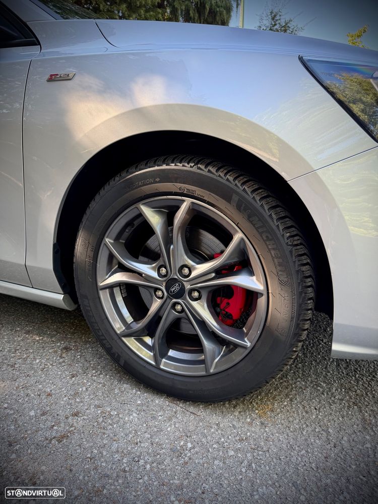 Ford Focus SW 1.0 EcoBoost Hybrid ST-LINE X — fotografia 9