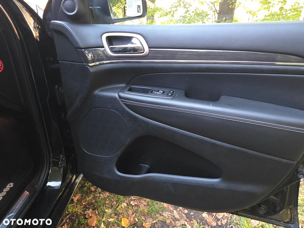 Jeep Grand Cherokee - 21