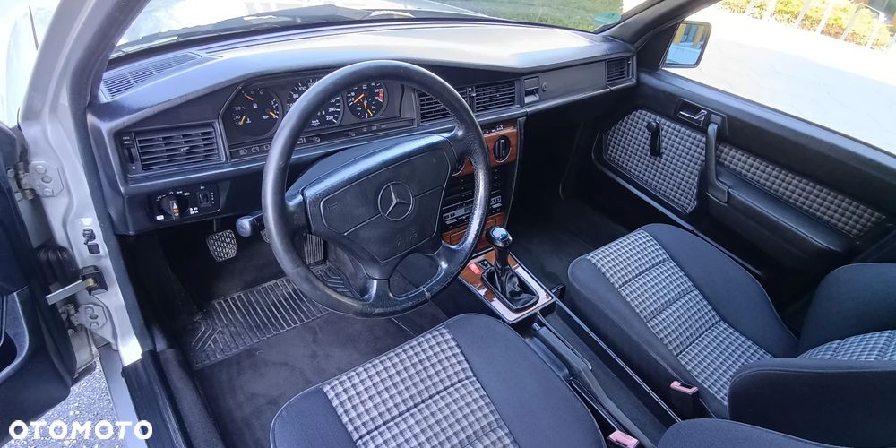 Mercedes-Benz W201 (190) - 23