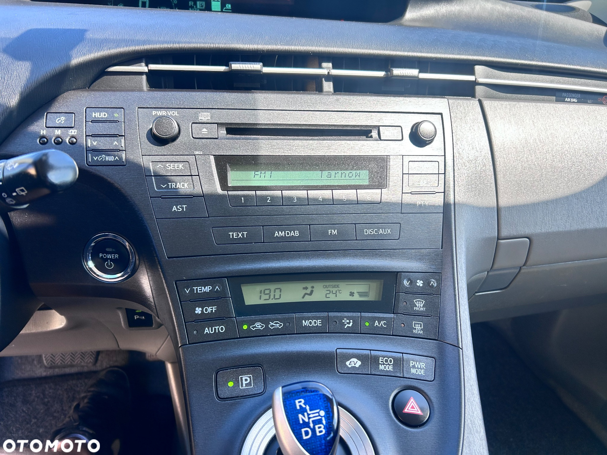 Toyota Prius 1.8 HSD Prestige - 9