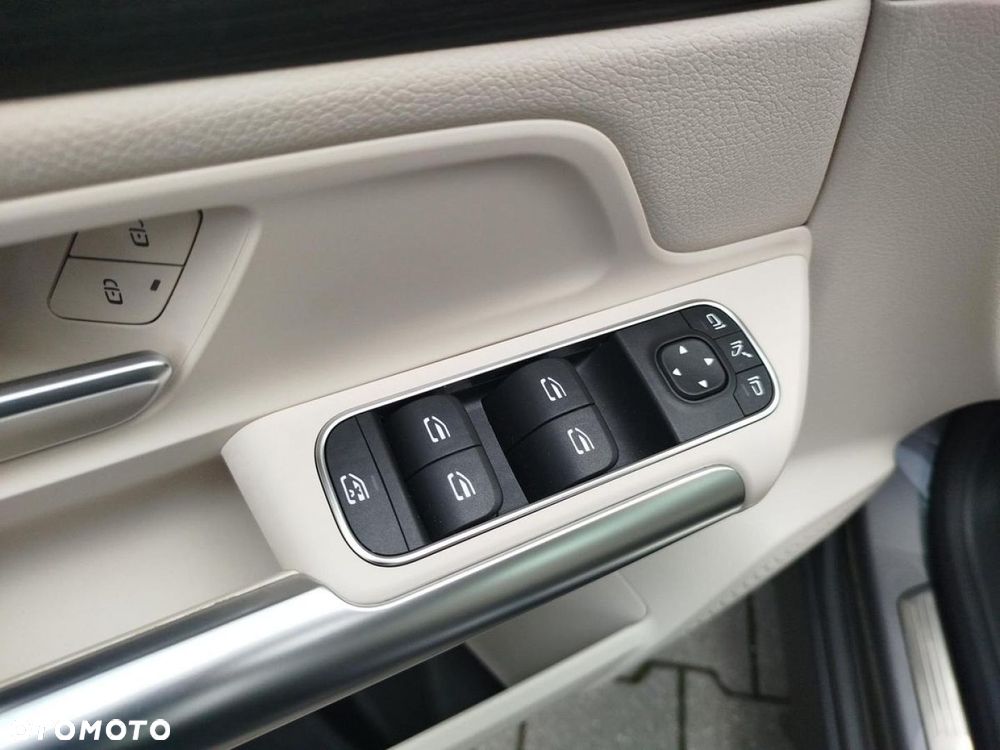 Mercedes-Benz GLA - 13