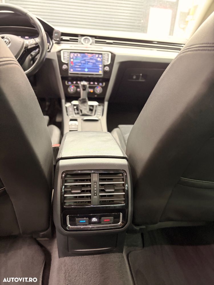 Volkswagen Passat 2.0 TDI DSG Highline - 13