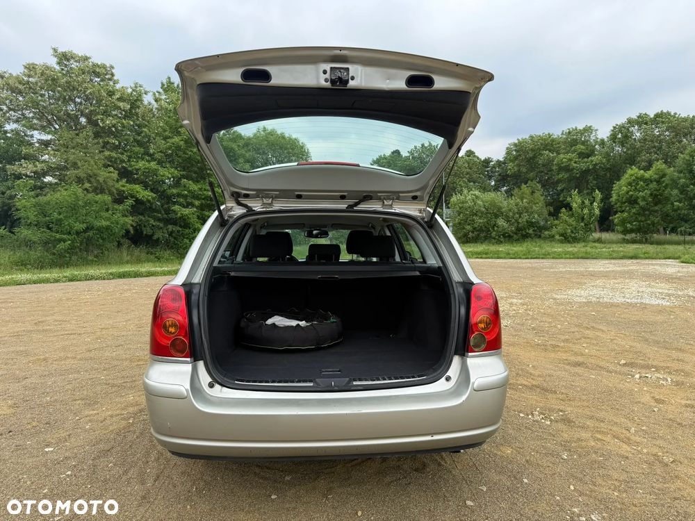 Toyota Avensis 1.8 VVT-i Luna - 18
