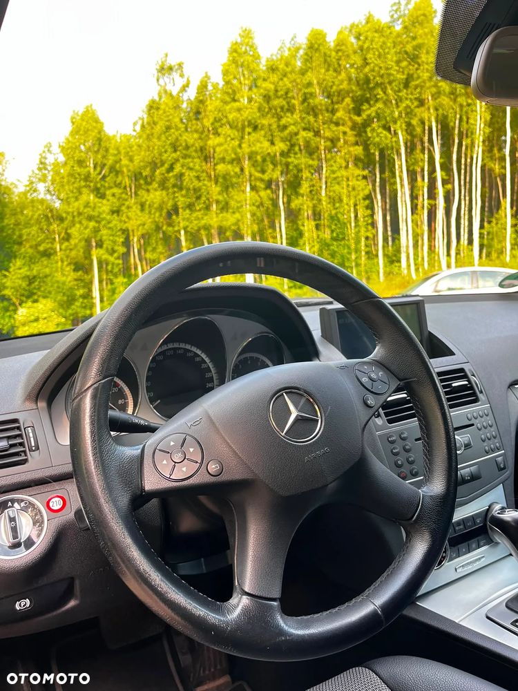 Mercedes-Benz Klasa C 180 CGI Automatik BlueEFFICIENCY Avantgarde - 11