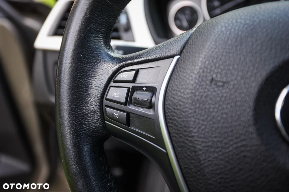 BMW Seria 3 318d Edition Luxury Line Purity - 33